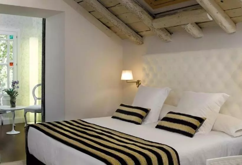 اتاق لوکس با چشم‌انداز دریاچه, Villa Paulita
