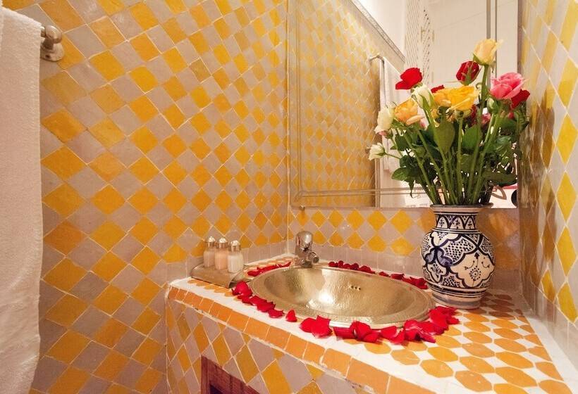 Standart Oda, Riad Shaden