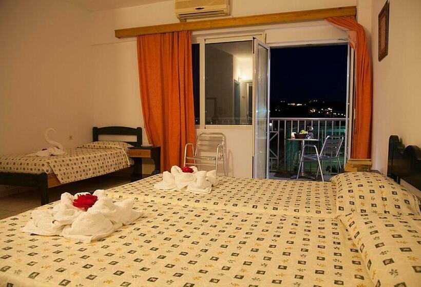 스탠다드 트리플 룸, Athinoula