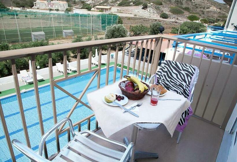 스탠다드 트리플 룸, Athinoula