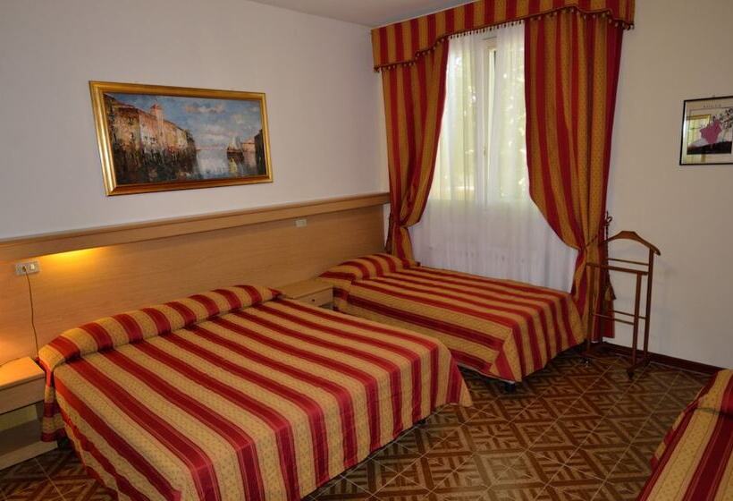 트리플 클래식 룸, Tito