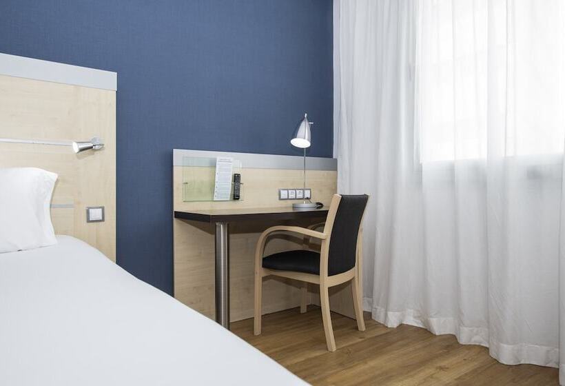 Номер Стандарт, Holiday Inn Express Barcelona City 22@, An Ihg