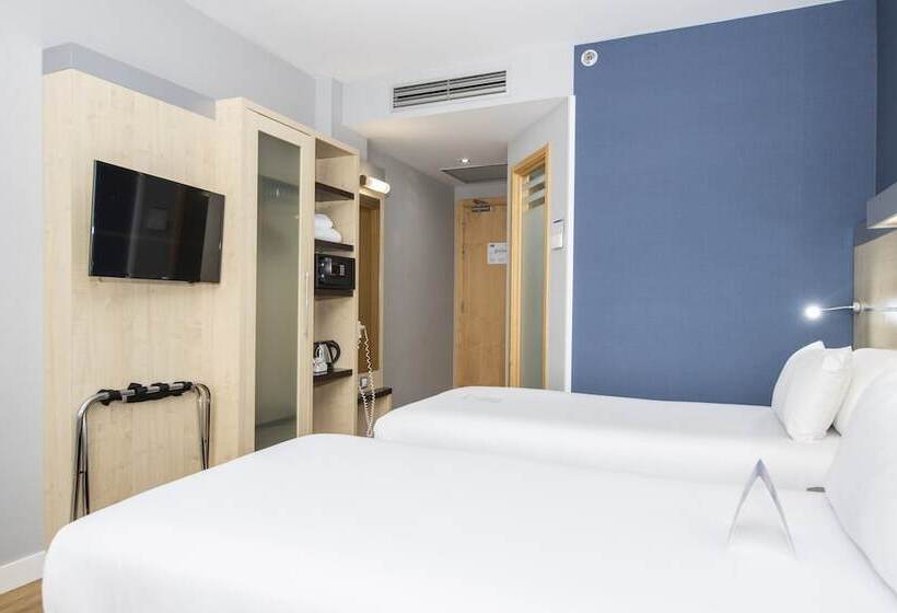 Номер Стандарт, Holiday Inn Express Barcelona City 22@, An Ihg