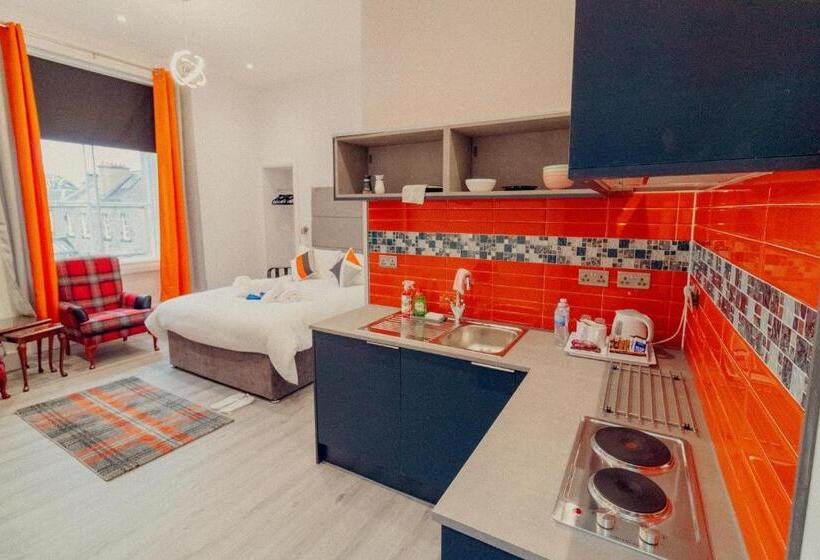 Номер Deluxe, Mayfield Suites