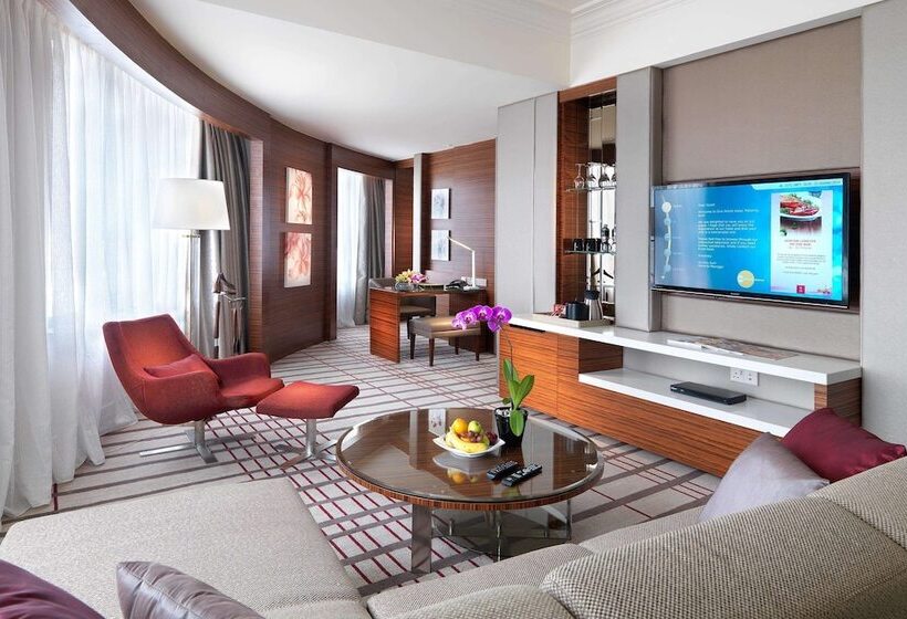 小型套房, One World