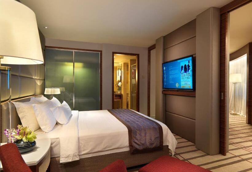 家庭套房, One World