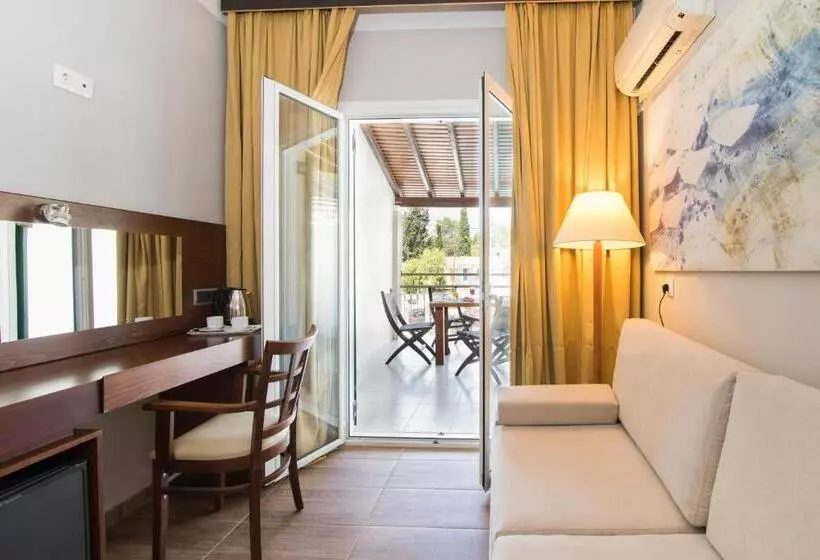 سوییت جونیور با چشم‌انداز استخر, Opera Blue Hotel Gouvia Corfu