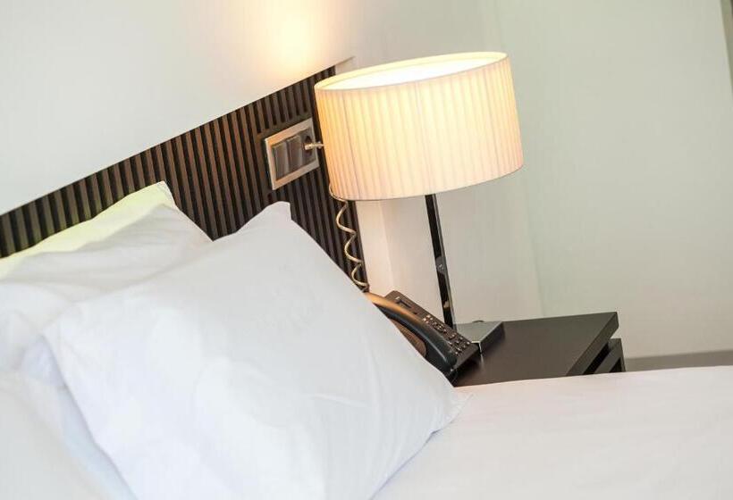 高级三人间, Pérola