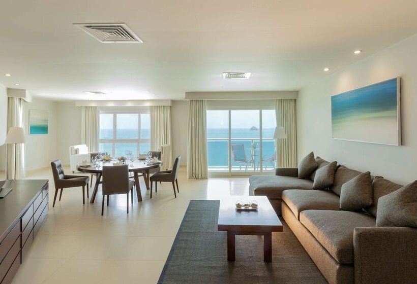 سوییت با چشمانداز دریا, Radisson Blu Resort Fujairah