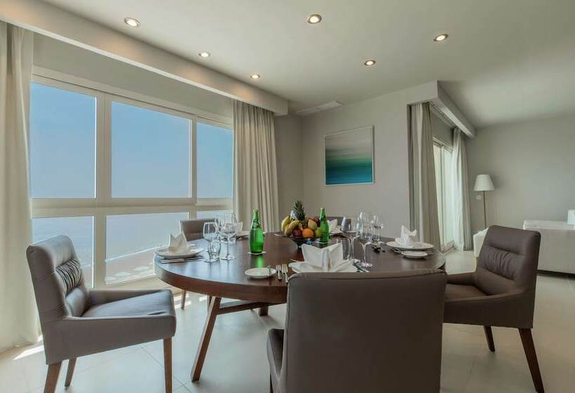 سوییت با چشمانداز دریا, Radisson Blu Resort Fujairah
