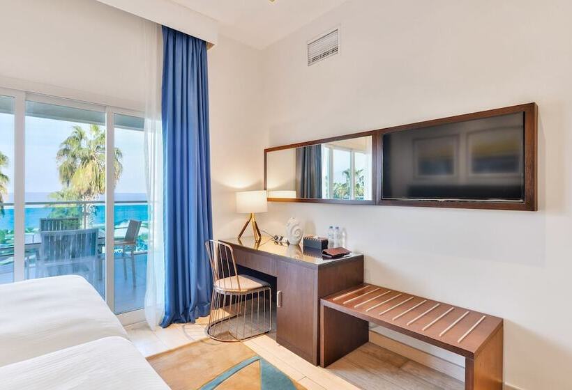 3 Bedroom Suite, Radisson Blu Resort Fujairah