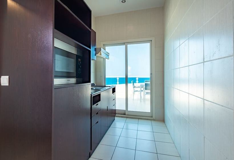 3 Bedroom Suite, Radisson Blu Resort Fujairah