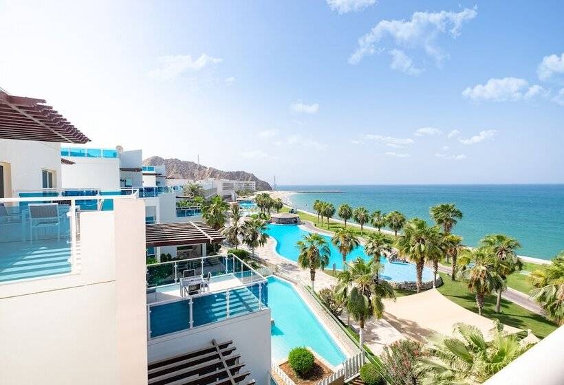 سوییت با چشمانداز دریا, Radisson Blu Resort Fujairah