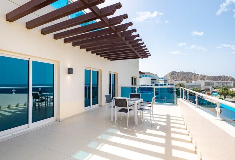 سوییت با چشمانداز دریا, Radisson Blu Resort Fujairah