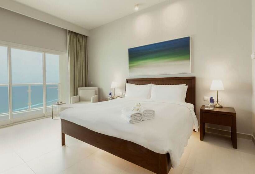 سوییت جونیور با چشمانداز دریا, Radisson Blu Resort Fujairah