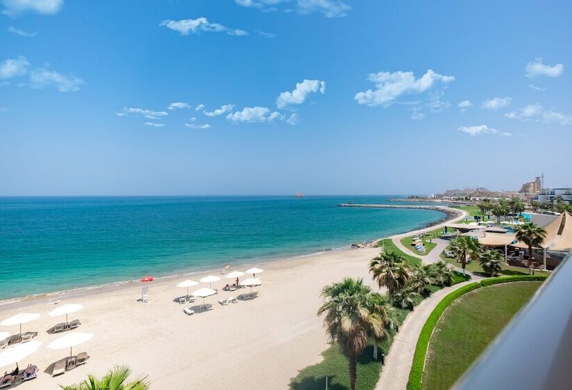 سوییت جونیور با چشمانداز دریا, Radisson Blu Resort Fujairah