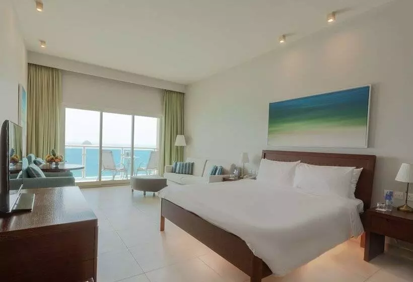 オーシャンビューのプレミアムルーム。, Radisson Blu Resort Fujairah
