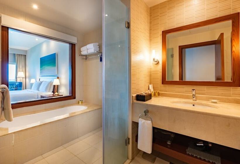 Habitación Premium Vista al Mar., Radisson Blu Resort Fujairah