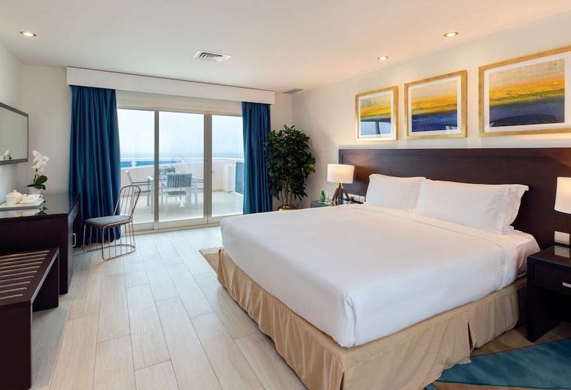 سوییت با چشمانداز دریا, Radisson Blu Resort Fujairah