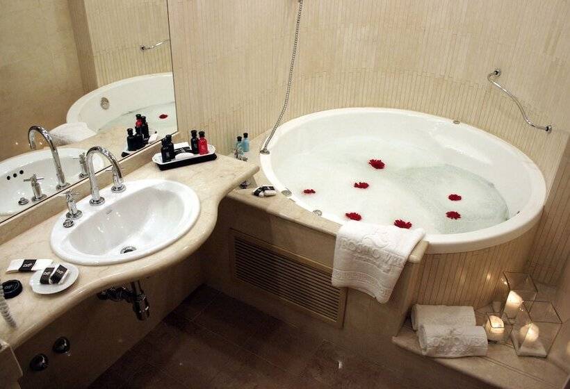 סוויטה אקזקיוטיב, Ros Tower