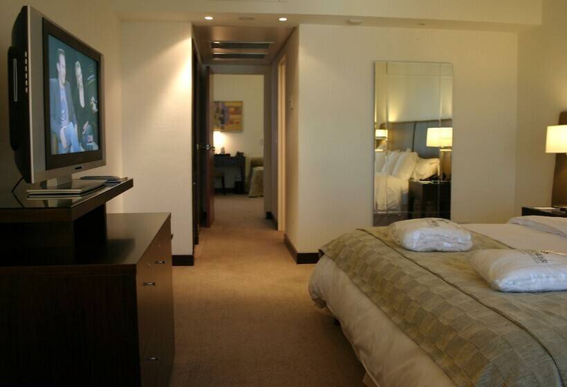 סוויטה אקזקיוטיב, Ros Tower