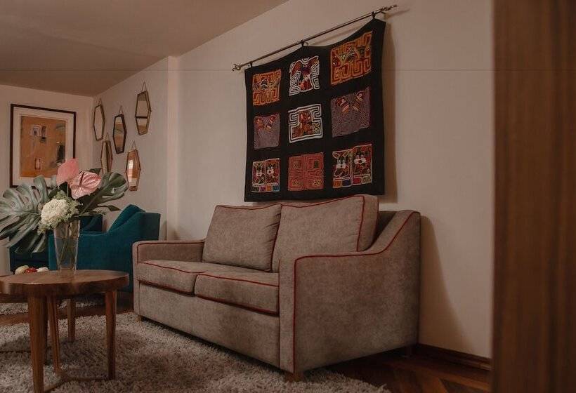 سوییت سوپریور, Santa Rita Hotel Del Arte