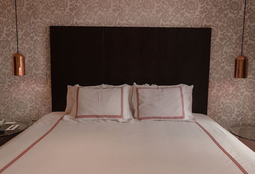 سوییت سوپریور, Santa Rita Hotel Del Arte