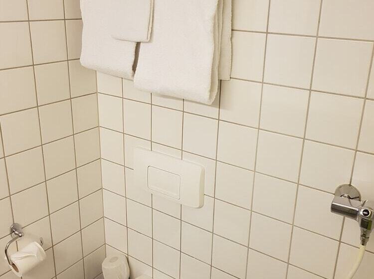 Номер Стандарт, Stav