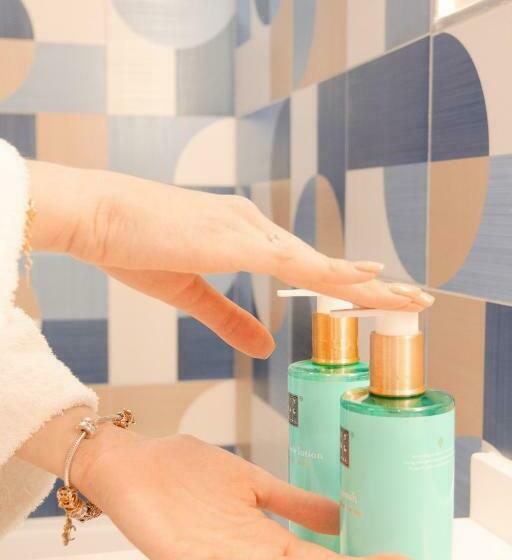 سوییت جونیور با چشم‌انداز دریا, Novotel Montecarlo