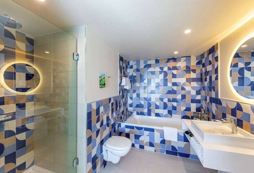 سوییت جونیور با چشم‌انداز دریا, Novotel Montecarlo