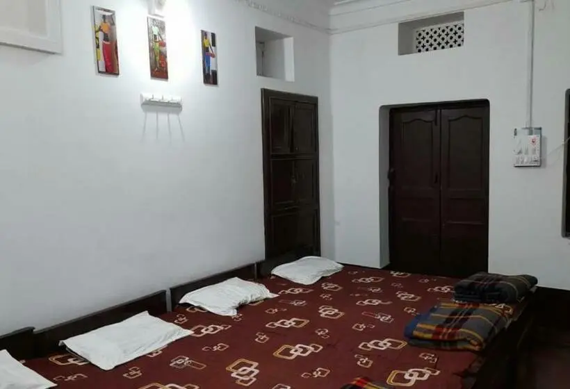 ファミリールーム, Call On 79031 58122 For Booking Rupak Rest House Near Temple