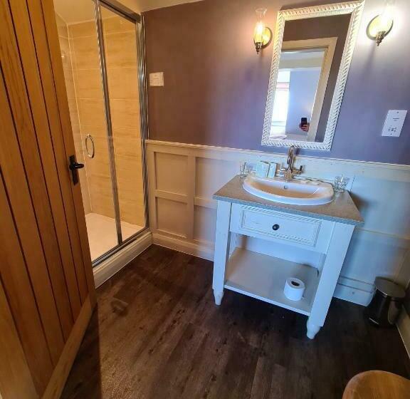 חדר דלוקס, The Gateway