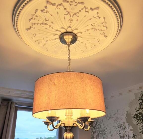 חדר משפחתי, The Gateway