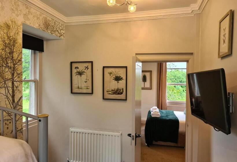 חדר משפחתי, The Gateway