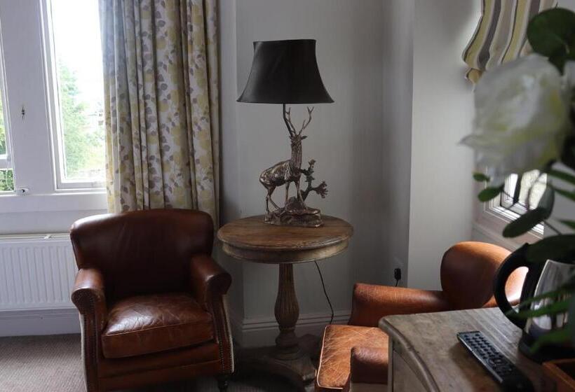 חדר דלוקס, The Gateway