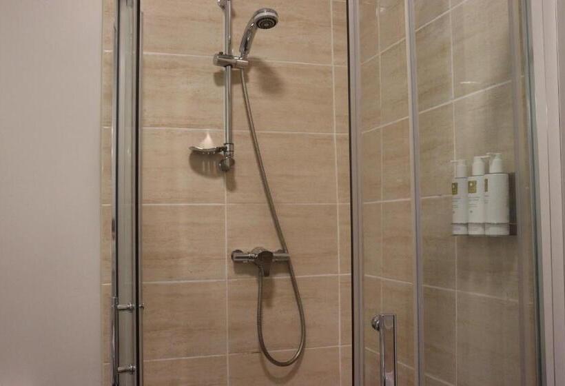 חדר דלוקס, The Gateway