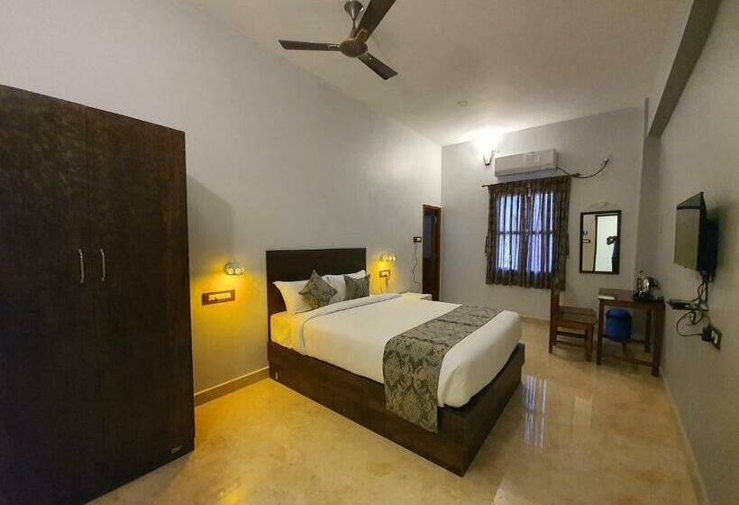 استودیوی استاندارد, Le Supreme Inn