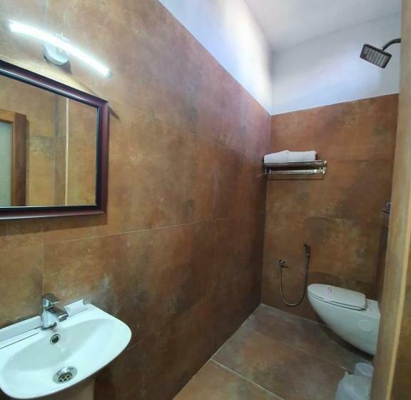 استودیوی استاندارد, Le Supreme Inn