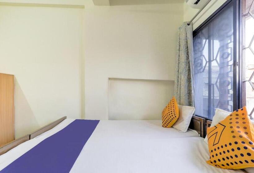 Economy Triple Room, Spot On Hotel Sanskriti
