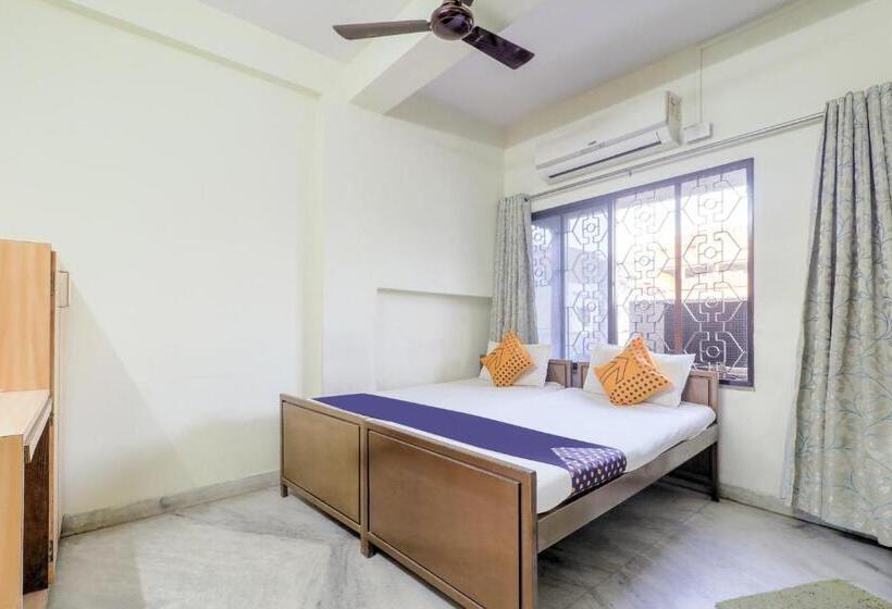 Economy Triple Room, Spot On Hotel Sanskriti