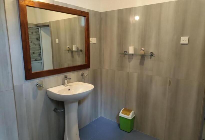اتاق لوکس خانوادگی, Village Mango Resort Yala