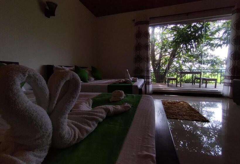 اتاق لوکس خانوادگی, Village Mango Resort Yala