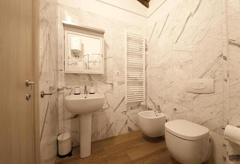 スタンダードトリプルルーム, Le Camere Pietrasantine   Centro Storico