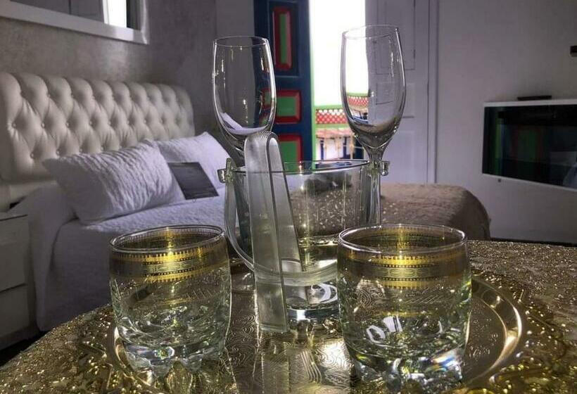 جناح مزوَّد بشرفة, Casaboutique