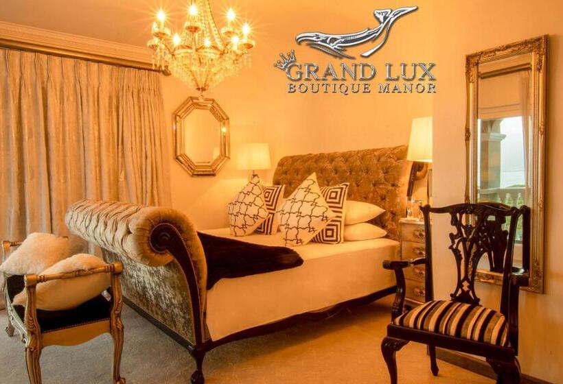 سوییت جونیور با چشم‌انداز دریا, Grand Lux Boutique Manor