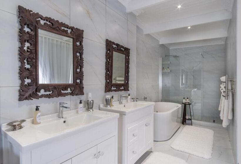 سوییت لوکس, Grand Lux Boutique Manor