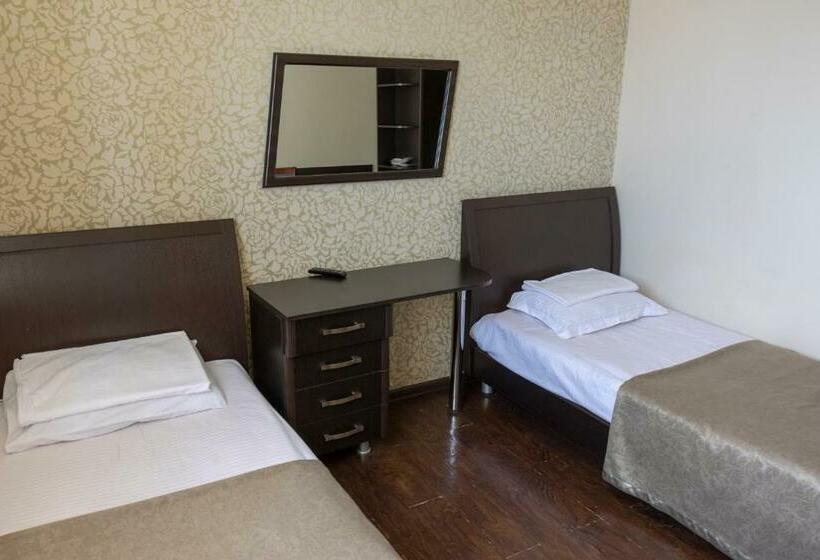 Chambre Economy, Parvana