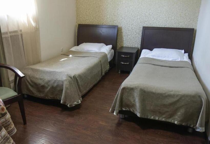 Chambre Economy, Parvana