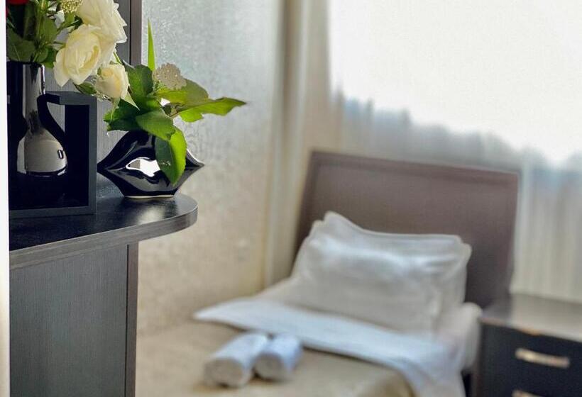 Chambre Economy, Parvana