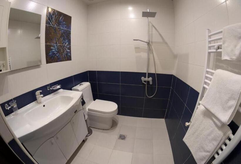 Chambre Familiale, Parvana